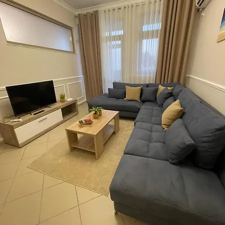 Erli Apartment *